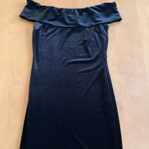 Off the shoulder velvet bodycon dress